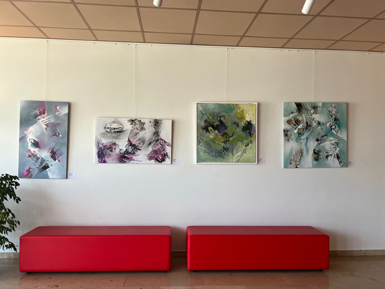 Sylvia Kneidinger Ausstellung Acrylbilder Stadtamt Traun 2024